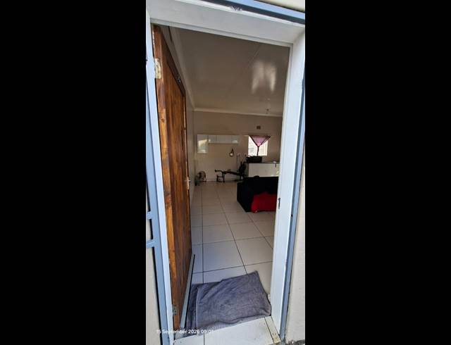 1 BEDROOM APARTMENT BLOCK TO LET IN WESTDENE
